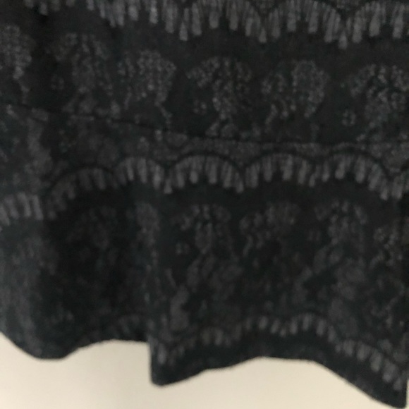 Ann Taylor black/gray lace print fabric top w peplum-L - Picture 3 of 5